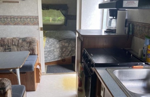 Lyons RV Rental | Cute country get away.