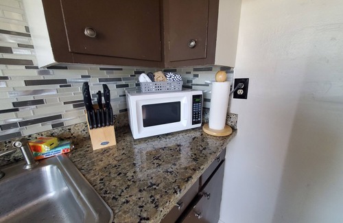 Richmond Apartment | Cute Cozy and Quiet Upstairs 2 Bedroom Apartment in Richmond CA