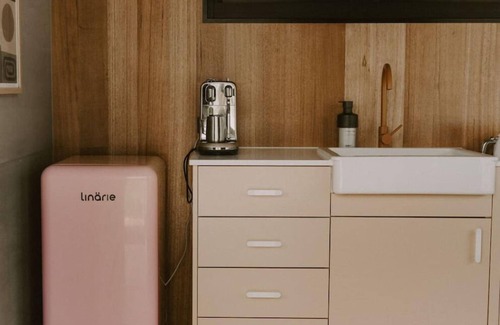 Palmwoods Apartment | Cute, Cozy Container + Outdoor Bath near Montville