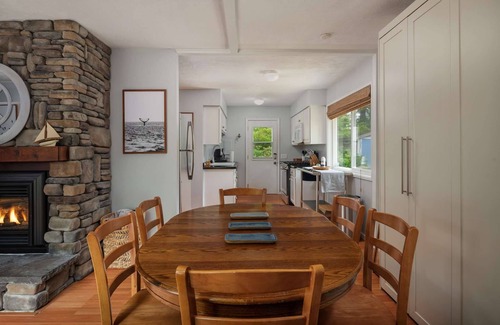 Gleneden Beach House | Cute & Cozy Cottage, *Pet Friendly* Walk to Beach W/Jacuzzi Fire-Pit in Wooded Setting