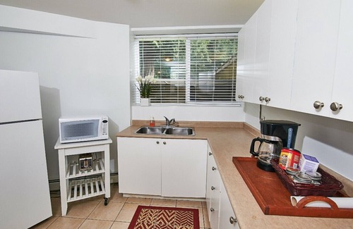 Guildford Apartment | Cute, Cozy Place to Call your Home Away From Home