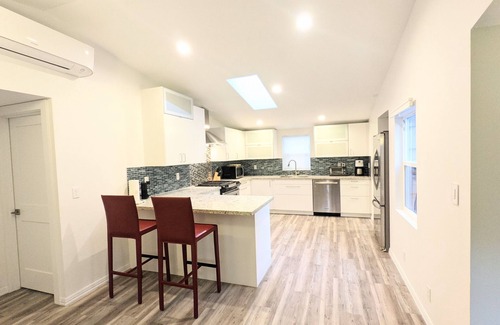 The Bowl of Edmonds House | Cute Edmonds Bowl Cottage