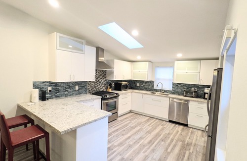 The Bowl of Edmonds House | Cute Edmonds Bowl Cottage