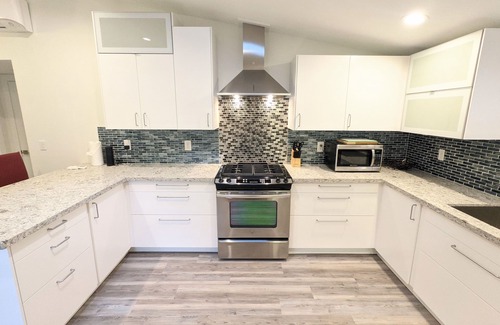 The Bowl of Edmonds House | Cute Edmonds Bowl Cottage