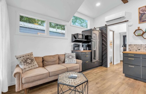 Greenville Cabin | Cute Getaway on River - 6 Minutes to Greenville
