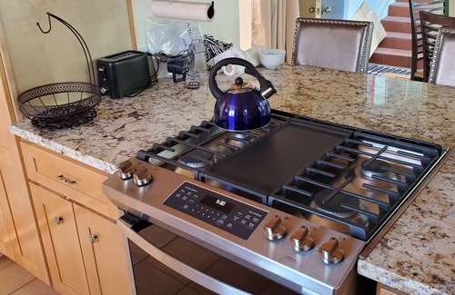 West Oakland Condo | cute live work unit in Oakland condo