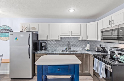 Bahama Beach House | Cute Newly Remodeled! 500 feet to Beach!