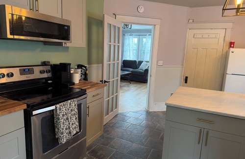 Pembroke House | Cute old farmhouse, located within the city. Recently updated.