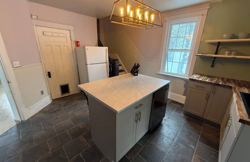 Pembroke House | Cute old farmhouse, located within the city. Recently updated.