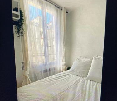 Enfants-Rouges Apartment | Cute one bedroom in Le Marais