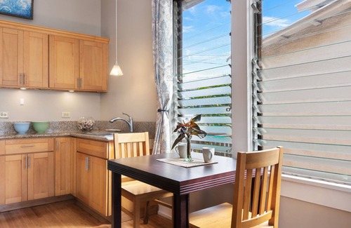 Wailuku Cottage | Cute Plantation Cottage; Walk into Wailuku Town; Central Location!
