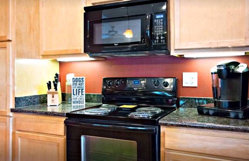 Greater Heights Apartment | Cute quiet studio - near downtown- pool and spa