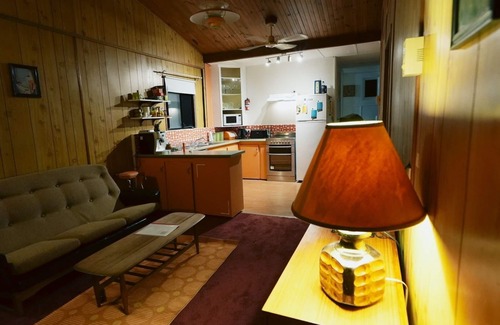 Ardrossan House | Cute retro-themed beach shack - 5 mins from the sea