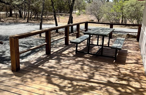 Rio Frio Cabin | Cute, Secluded cabin in the Woods, 2 miles from Garner State Park