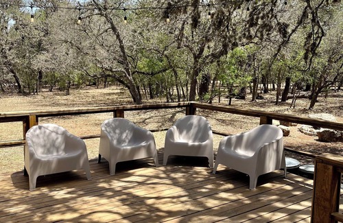 Rio Frio Cabin | Cute, Secluded cabin in the Woods, 2 miles from Garner State Park