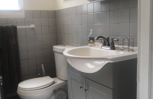 Newbold House | Cute South Philly row house