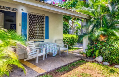 Puntarenas Apartment | Cute villa at beachfront property w/ shared pool & beautiful gardens!