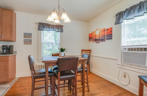 Hampton House | Cute Wythe Two Bedroom at Robinson Park