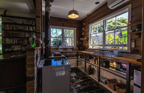 Milton House | Cutest Cottage in heart of Milton - Queen Bee (and dog friendly too!)