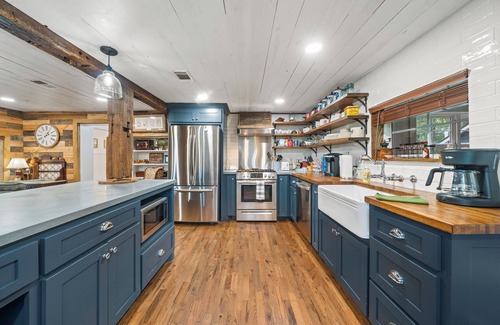 Mid America House | Cutest in Hot Springs "Amazing Place" Fully Restored-"English" Rock Cottage