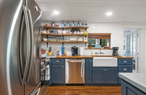 Mid America House | Cutest in Hot Springs "Amazing Place" Fully Restored-"English" Rock Cottage