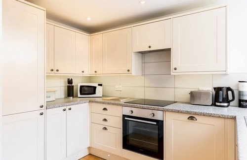 Warwick Town Centre House | CV34 4JD 20 St Nicholas Church Street · Cosy 2 Bed, Central Warwick & Parking | Pass The Keys