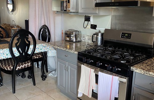 Old Harbour House | CW Palace Wifi and Air Conditioning