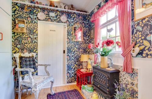 Llanfynydd House | Cwch Gwenyn - One Bedroom House, Sleeps 2