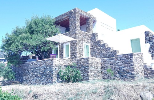 Platis Gialos House | Cycladic vineyard house