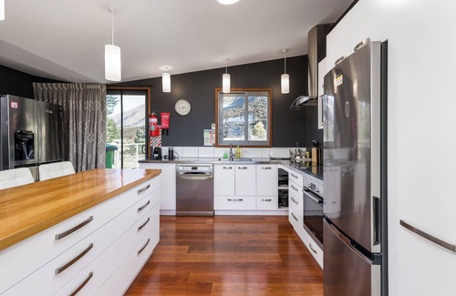 Ohau House | Cycle, fish, ski and relax.