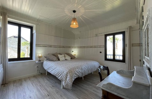 Asson House | CYRALIE