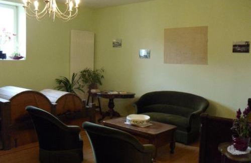 Montigny-les-Vaucouleurs Bed & Breakfast | Détente à Montigny : 4 Chambres, Terrasse, Jardin - FR-1-585-154