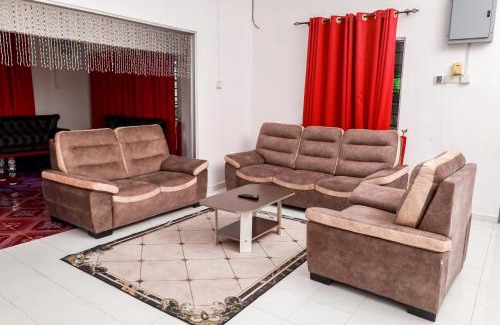 Kampung Raja Dagang Apartment | D'BALI HOMESTAY - Private Swimming Pool, NETFLIX, Internet Wifi ,Cuckoo, Internet Wifi , Dryer, Washing Machine, Aircond Setiap Bilik & Ruang Tamu