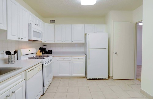 Aurora Highlands Apartment | D.C. Escape | Modern Apt W Business Space & Gym