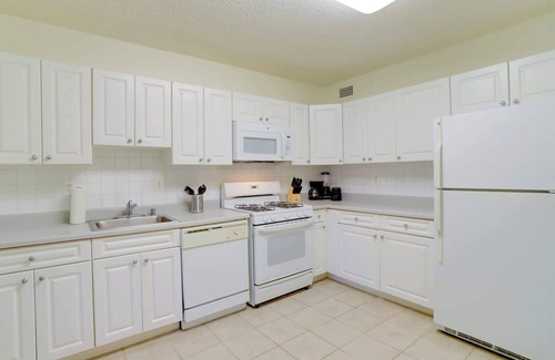 Aurora Highlands Apartment | D.C. Escape | Modern Apt W Business Space & Gym