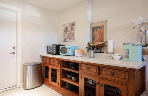 Playa Del Rey Apartment | #D Ocean Beach Organic Studio