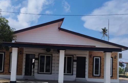 Kampung Serandu House | D'Tanjung Homestay - Tulip