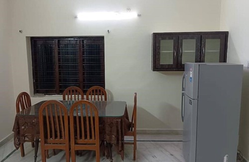 Hyderabad House | D1 Spacious & peaceful 2 bed house with parking