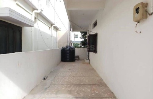 Hyderabad House | D1 Spacious & peaceful 2 bed house with parking