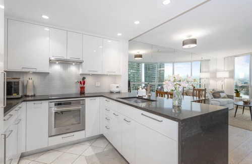 Coal Harbour Condo | D17 - Amazing waterfront 2 bedroom unit