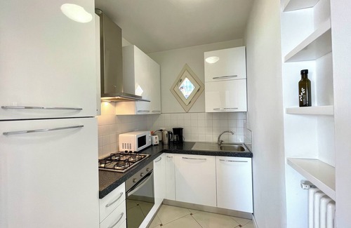 Gardone Riviera Apartment | D1MORA Riva Serena Apartment for 3 people with large balcony frontlake