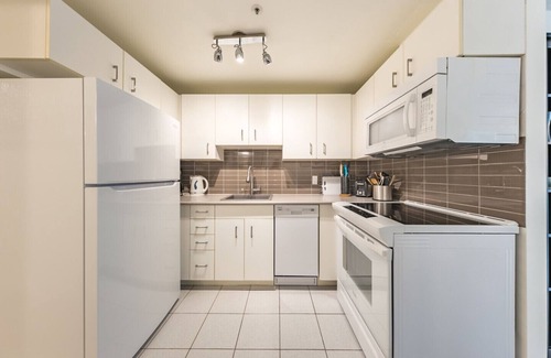 Coal Harbour Condo | D32 - 1 bedroom in Coal Harbour