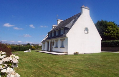 Plomodiern House | D8004- VILLA SEA VIEW WITH LARGE GARDEN 150 M FROM THE BEACH OF PORS-AR-VAG