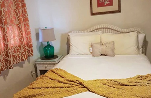 Gregory Town Hotel | Daddy Joes