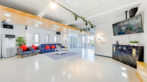 Ansan House | Daebudo the White Pool Villa