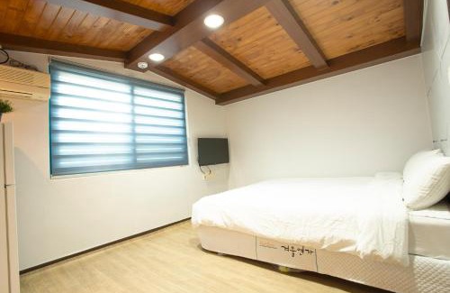 Kunip House | Daecheon gyeoulyeonga pension
