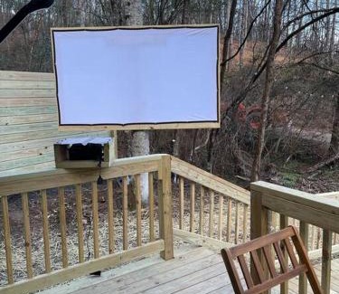 Jonesville Apartment | Daffodil Dream Camper with Hot Tub - Movie Screen - Fire Pit - BBQ