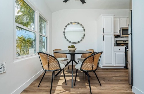 Coronado House | Dahlia Suite - Steps to Bay, Shopping & Dining