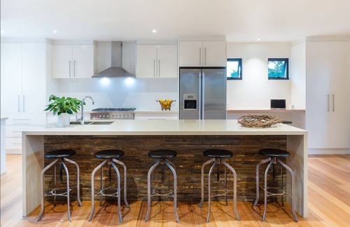 Dromana House | 'Dahlia Views' - the ultimate family entertainer