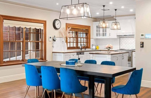 Felixstow House | Daicos LUX Urban 4-Bedroom, Sleeps 9, with Pool